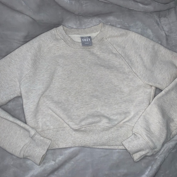 Aritzia TNA Cozy Fleece Perfect Cropped Sweatshirt - Picture 1 of 3